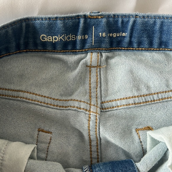 GapKids | Size 16 Regular Girls Mid Rise Jean Shorts - Picture 11 of 15